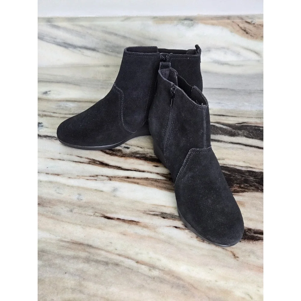 Clarks Black Suede Wedge Ankle Boots  Zip Elastic Gore Low Heel Booties size 7.5
